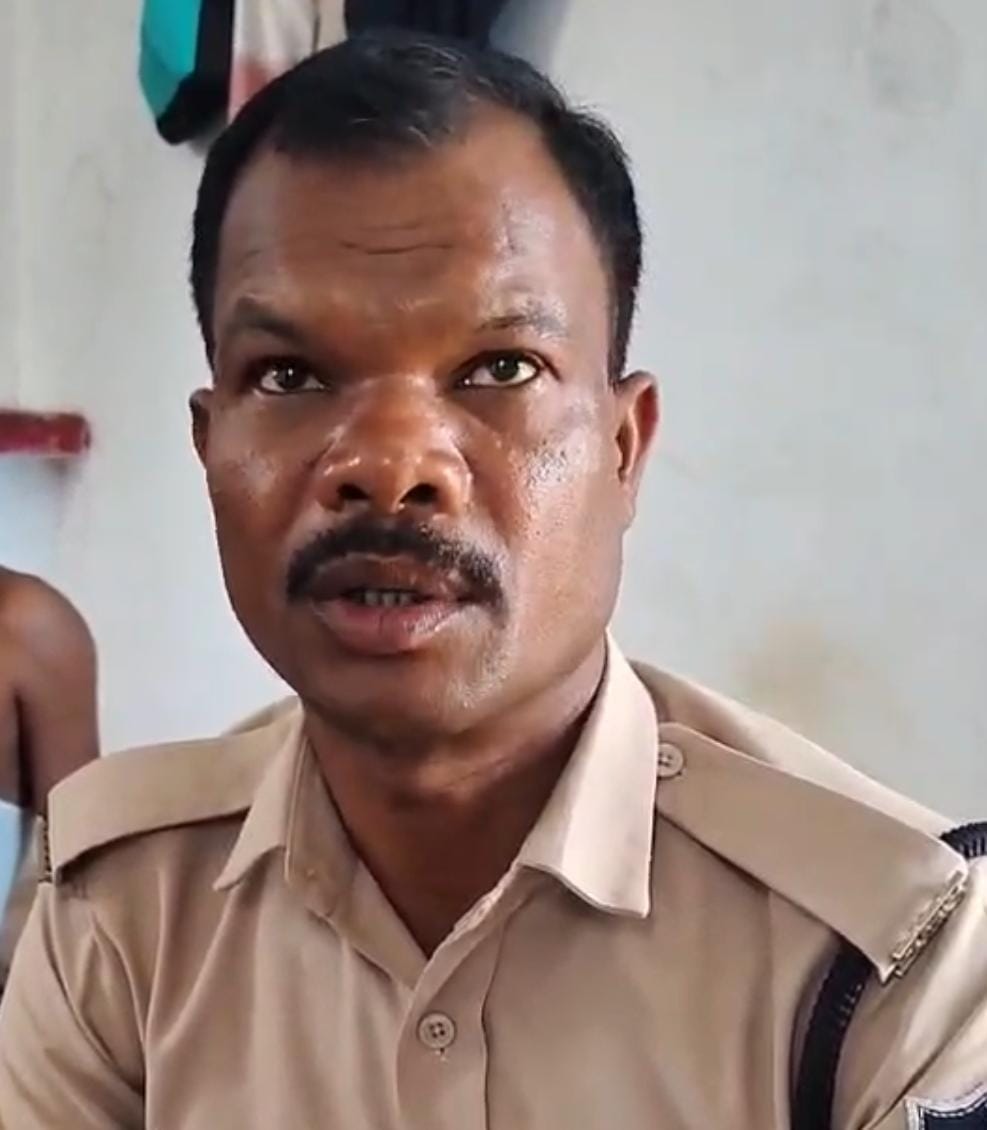 आरक्षक सुरेश सिंह।