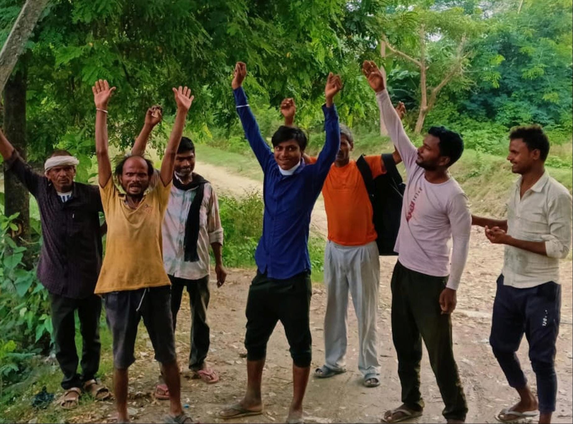 बहराइच में मरौचा मोड़ स्थित हाईवे से सटे पुल के पास विद्युत उपकेंद्र फखरपुर से आने वाली एलटी ला