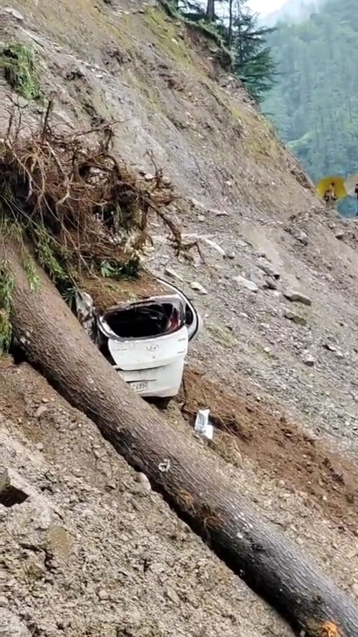 Car hit by landslide in Gurahla, Barot; tourists have a narrow escape.