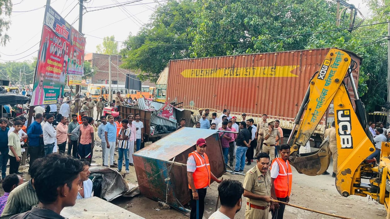 Anti-enccroachment drive conducted in view of the Kanwar Yatra.