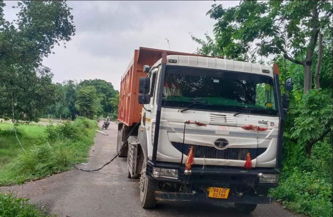 Six poles knocked down by a dumper; power outage in 8 villages.