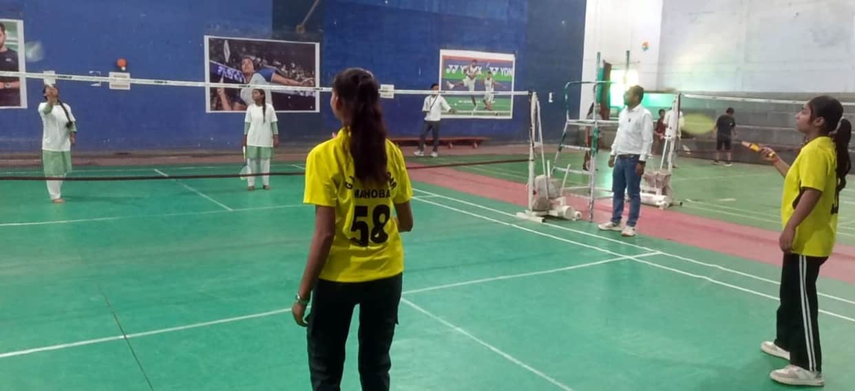 Pankaj and Phoolvati triumph in badminton.