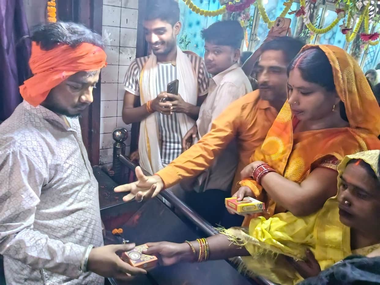 Mass recitation of Sundarkand at Hanumangarhi; *Prasad* distributed to devotees