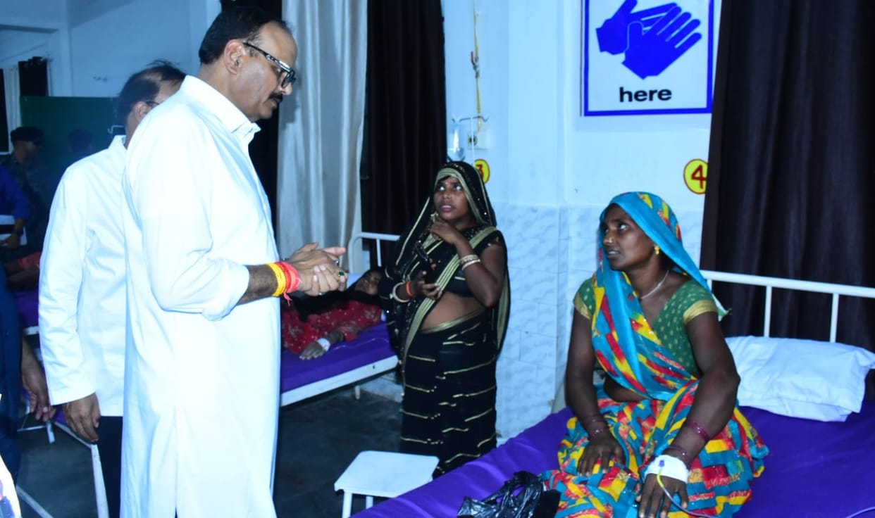 Deputy CM upset over dampness, filth, and starch-stiffened bedsheets at the hospital