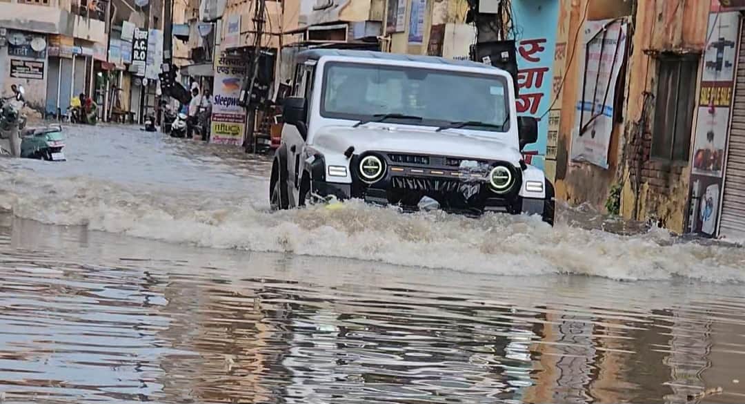 Heavy rain in Narwana; several areas inundated.