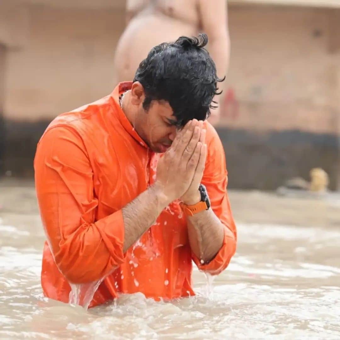 BJYM President picked up the Kanwar from Har Ki Pauri.