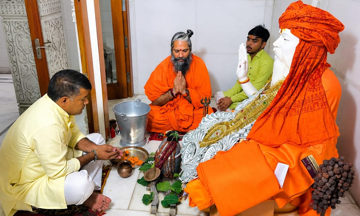A surge of faith at the Pardeshwar Shivling during the month of Sawan.