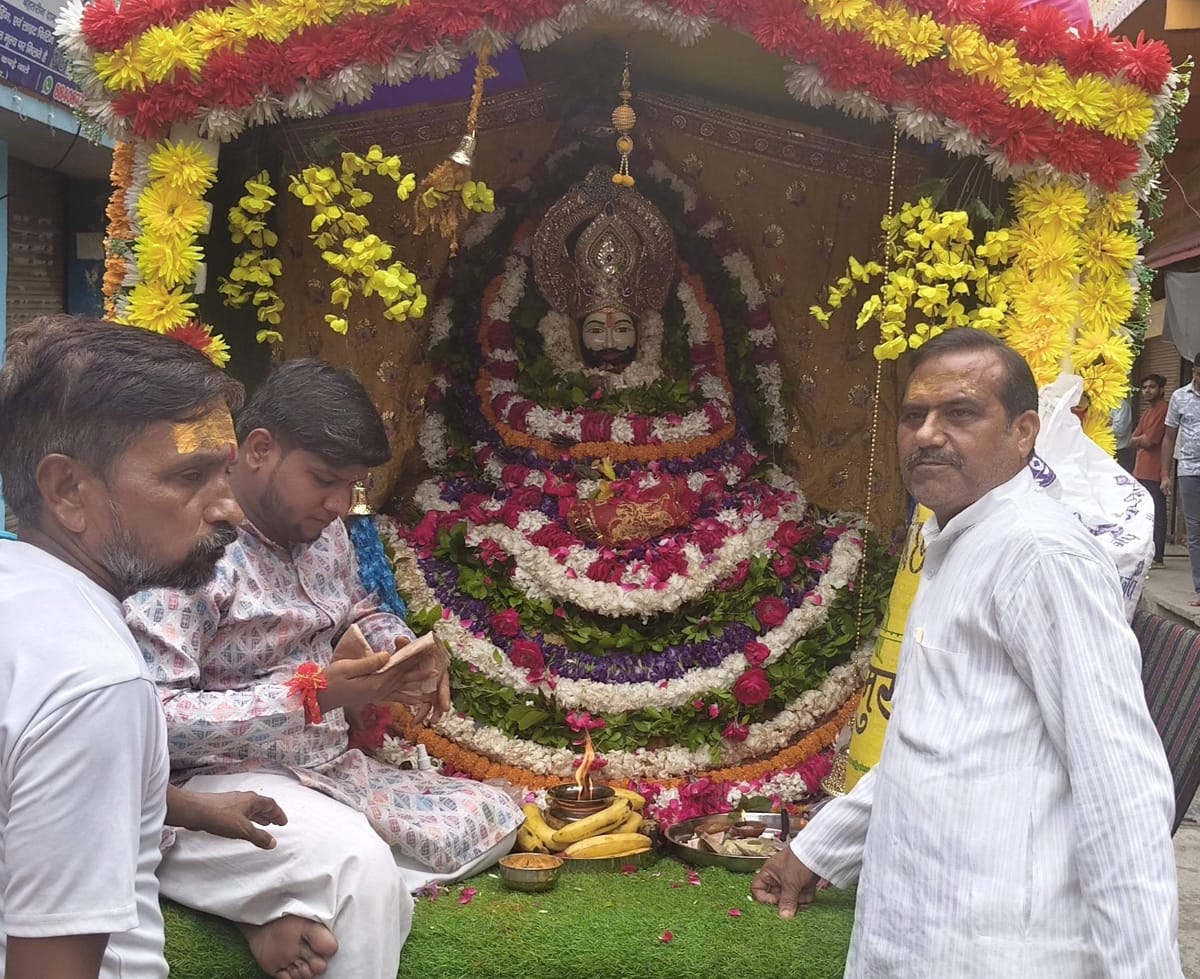 Shahjahanpur News: श्रद्धापूर्वक निकाली खाटू श्याम की निशानयात्रा