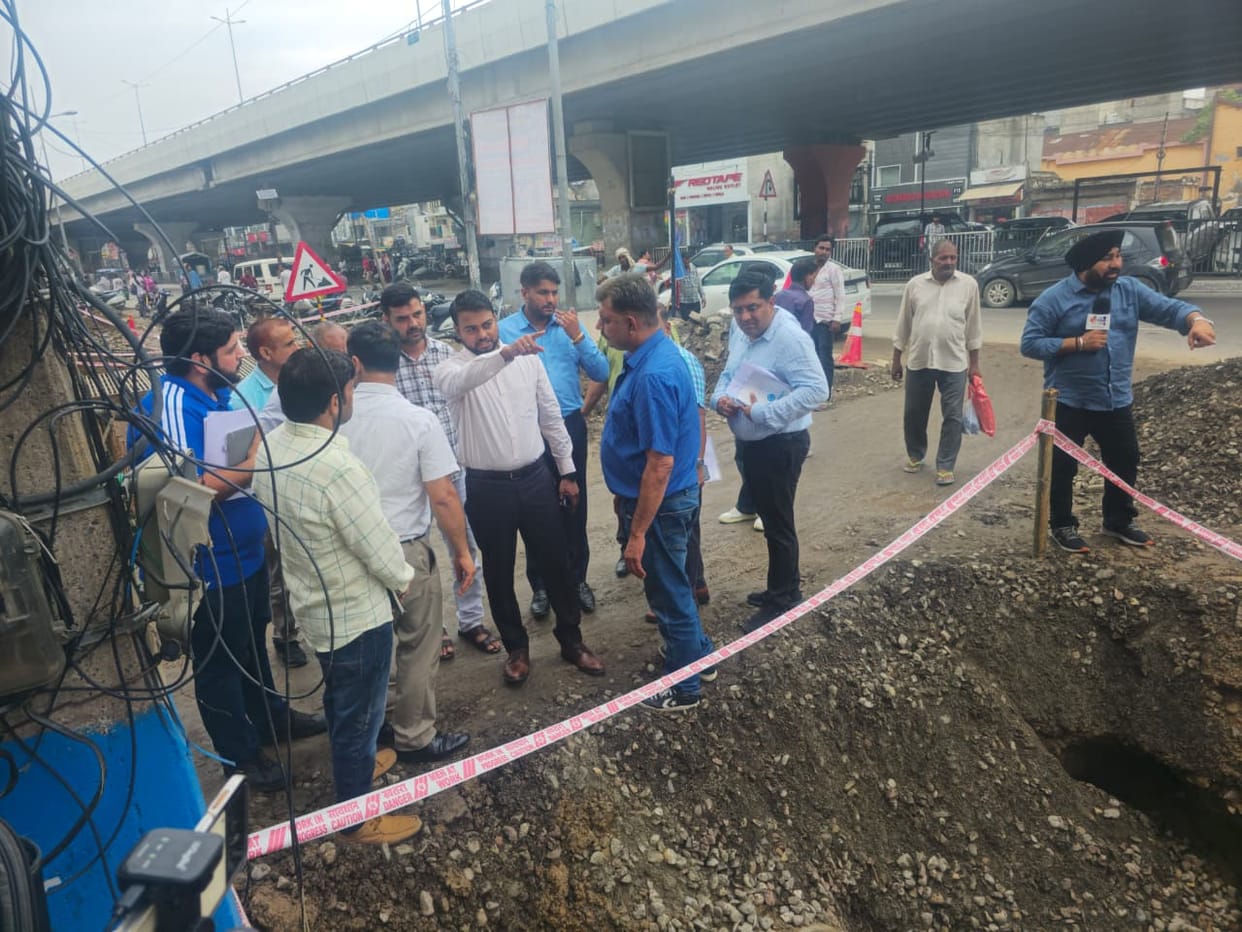 Corporation cracks down on open slabs and exposed rebar; NHAI and agencies face blacklisting if not rectified within 48 hours.