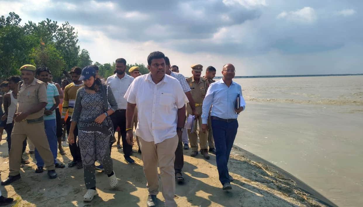 Fluctuating water levels are increasing the anxiety of residents in the *Ganjar* (riverine) areas.