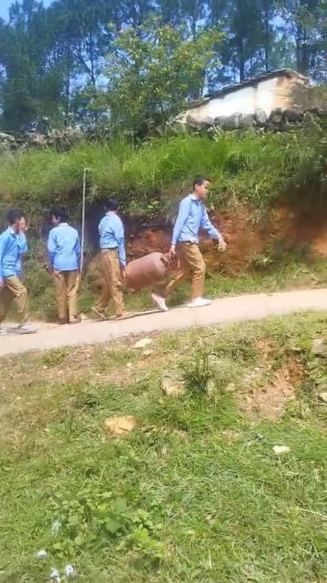 Students seen carrying gas cylinders and sacks of rice, video goes viral