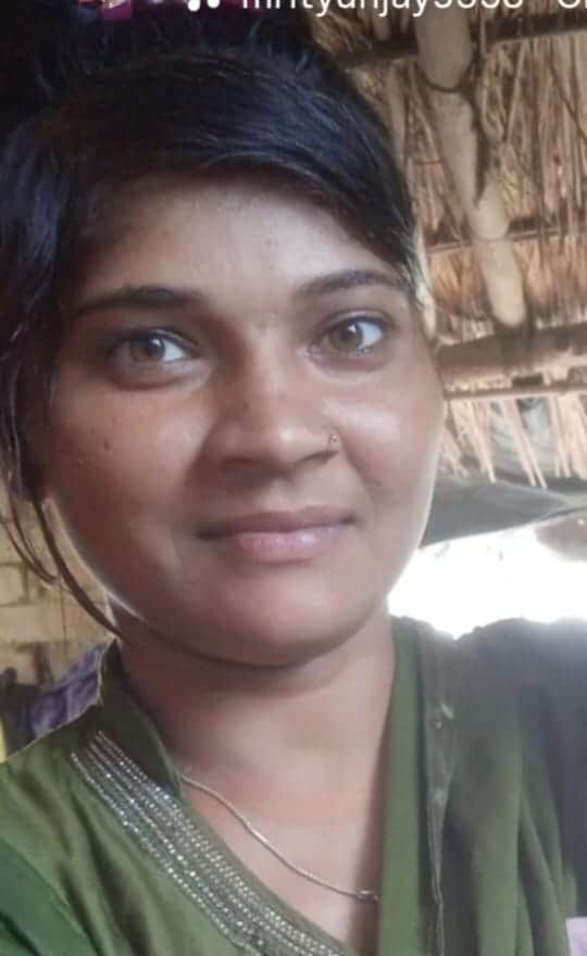 Young woman swept away in river while bathing with friends; search underway.