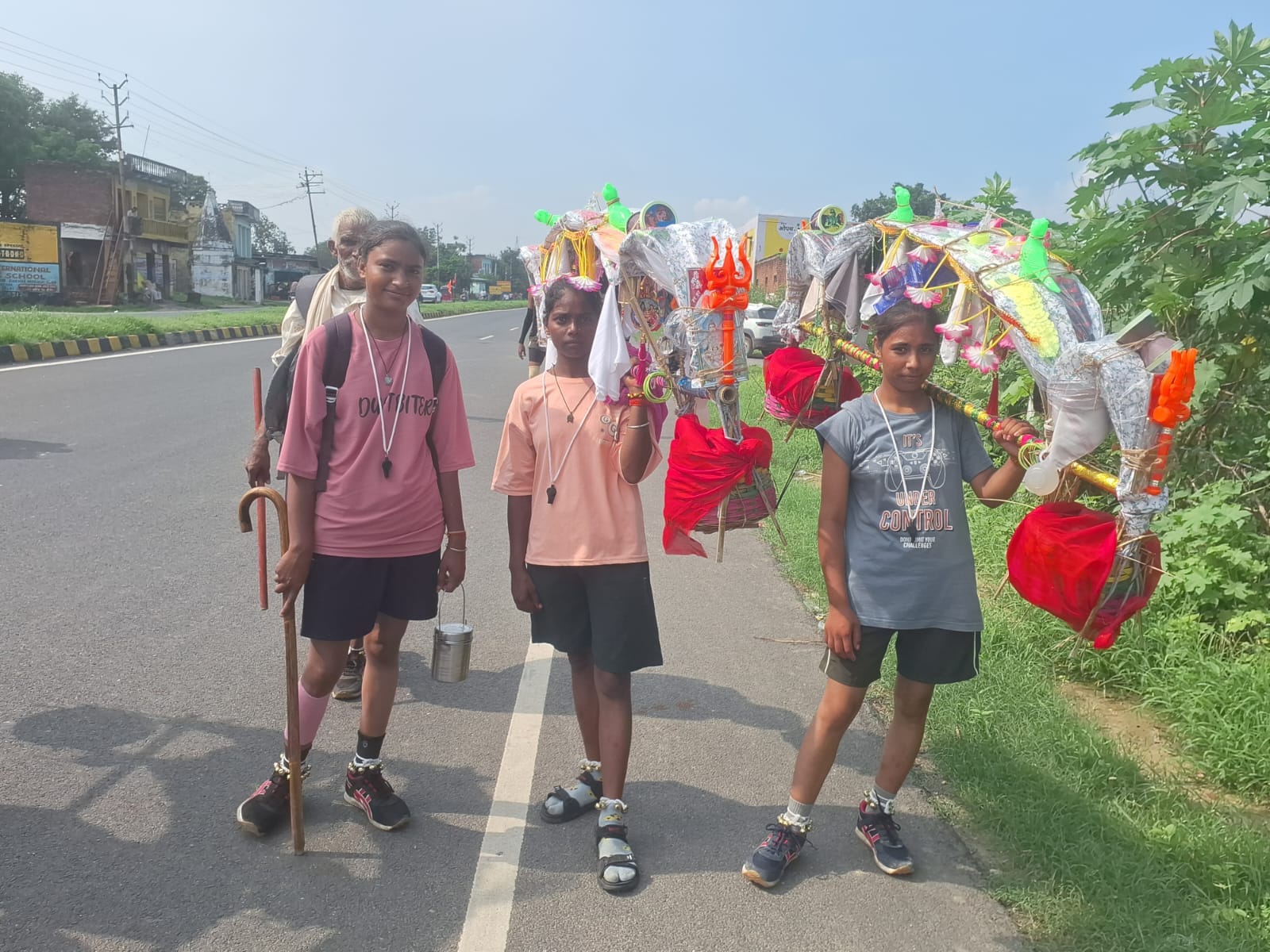 Three sisters have been offering Kanwar at the Bateshwar temple for five years.