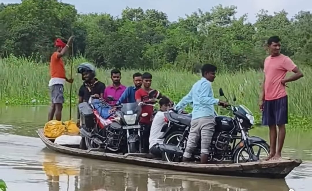 14 villages cut off due to the overflowing Rohua drain; commuting relies on boats.