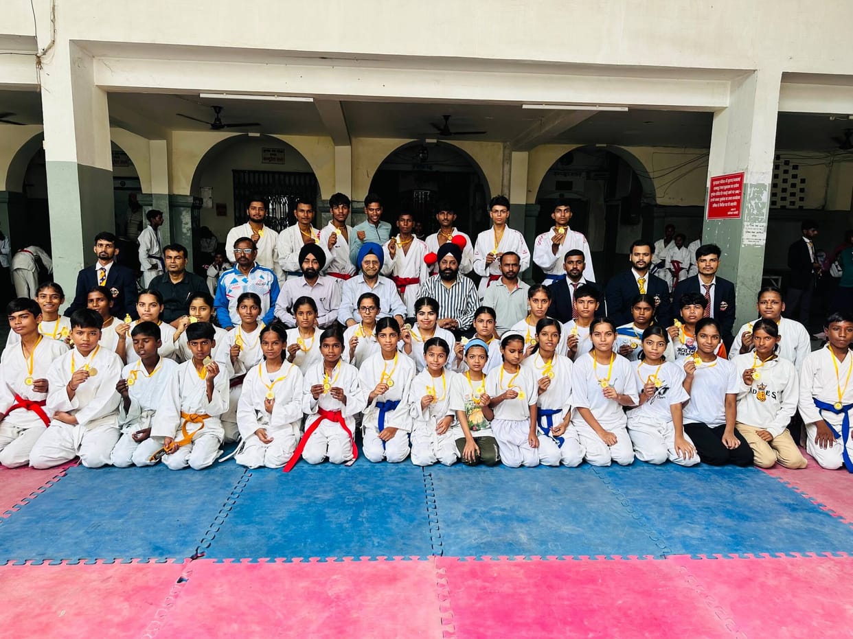 30 Gold Medals... Lucknow Becomes Divisional School Karate Champion