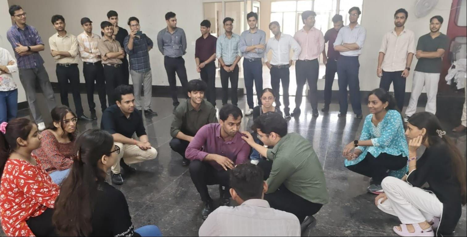 मेडिकल कॉलेज में नशा मुक्ति अभियान को लेकर नुक्कड़ नाटक का आयोजन करते विद्यार्थी। स्रोत मेडिकल 