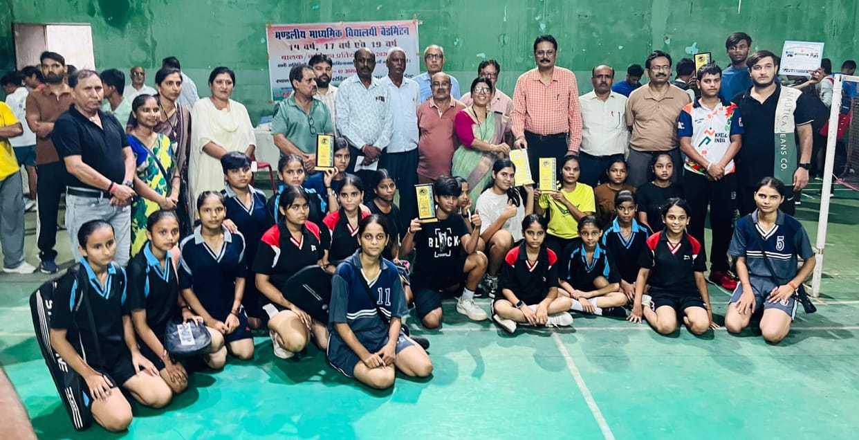 Agra, Mathura, and Mainpuri dominate the divisional badminton tournament.