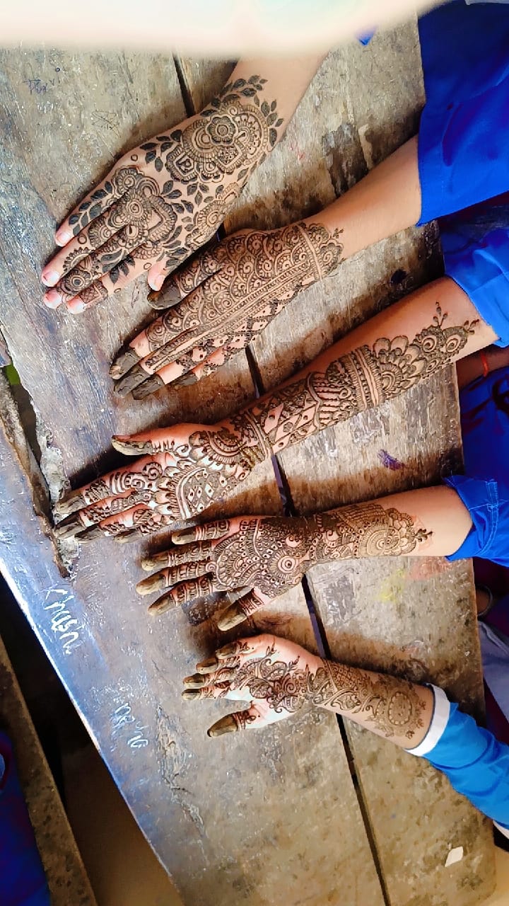 Manasi and Sakshi Yadav emerged victorious in the Mehndi competition.