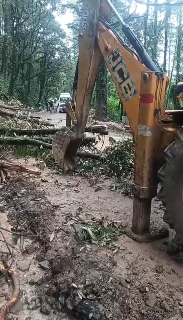 Landslide near McLeodganj church; bus stranded; traffic restored after 25 minutes.