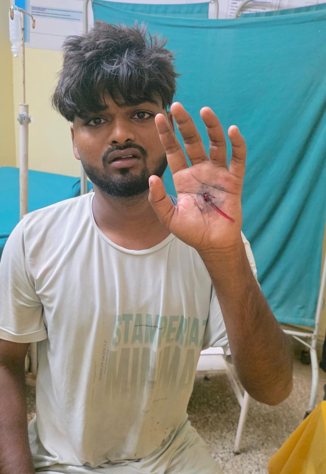 Mobile businessman shot at; bullet hits hand.