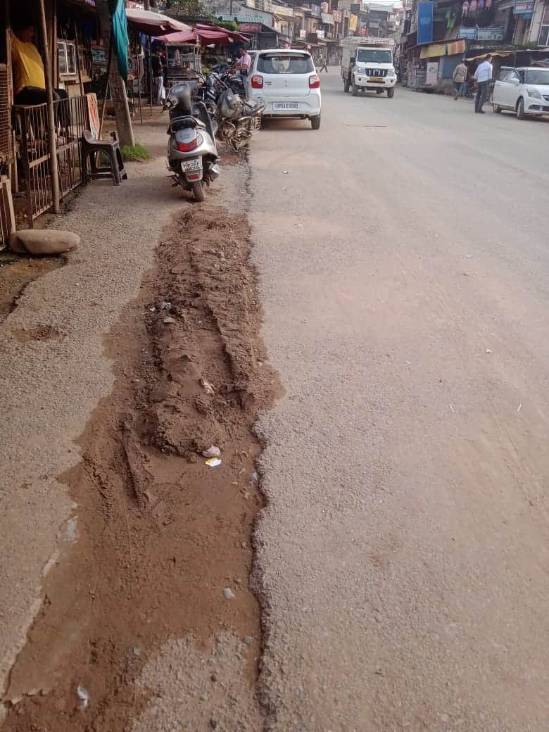 Sewer water flowing on the road, increasing problems