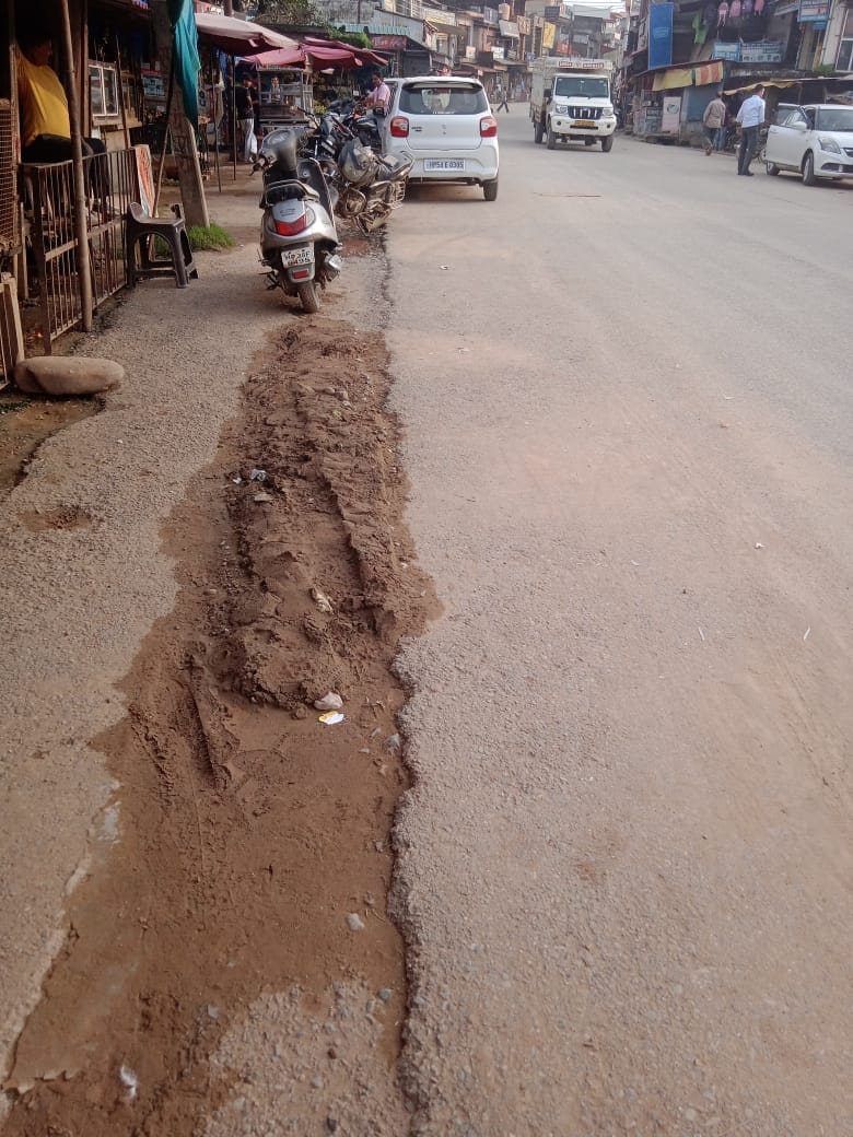 Sewer water flowing on the road, increasing problems
