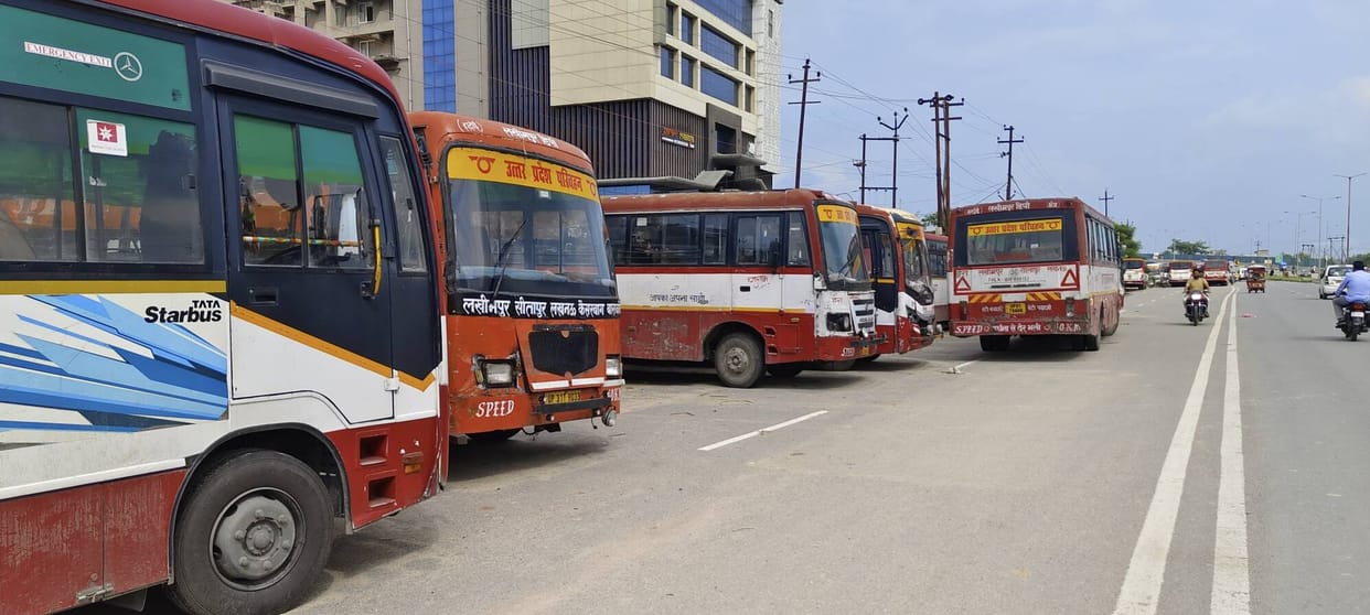 Talks with the DM were inconclusive, and contracted buses remained off the road for the fourth day