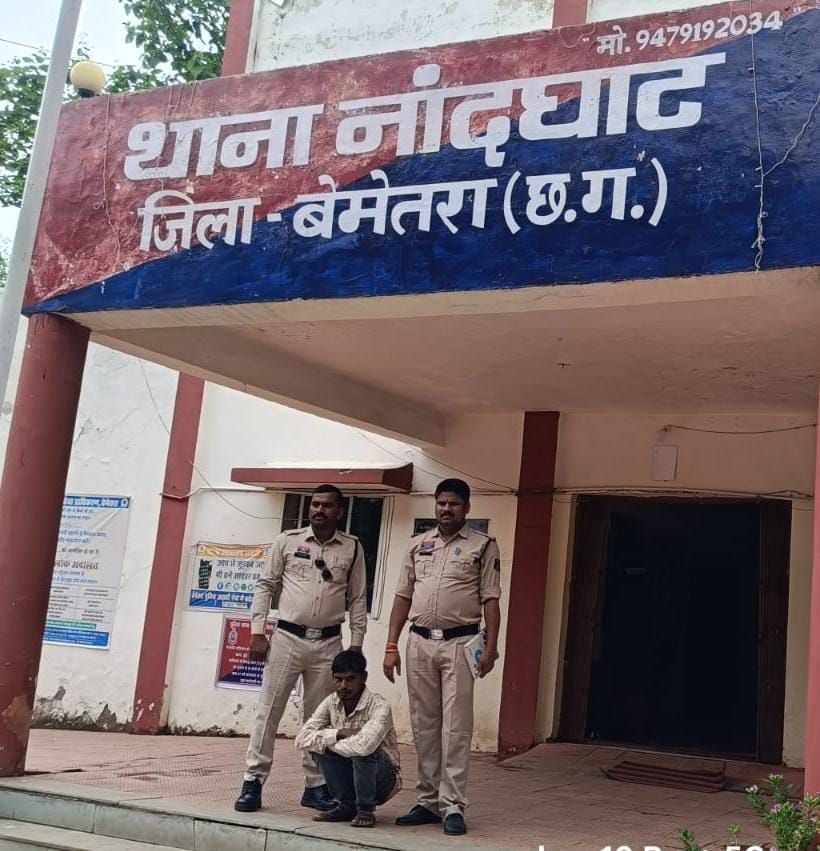 पुलिस की गिरफ्त में आरोपी