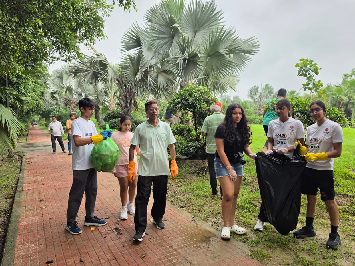 Children conducted a cleanliness drive with officials.
