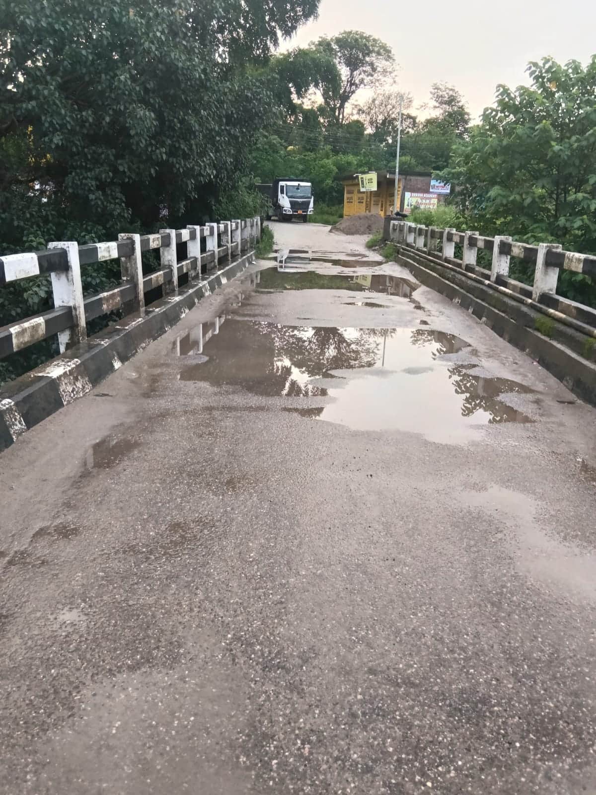 Lakhs spent, yet the problem of waterlogging on Bammi bridge remains the same