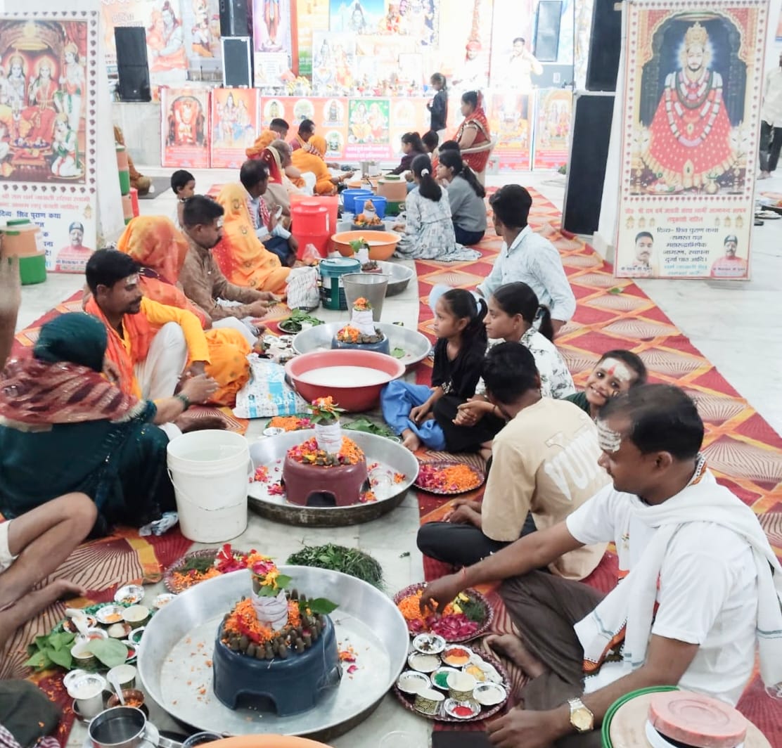 Rudrabhishek of the twelve Jyotirlingas performed in Puwayan.