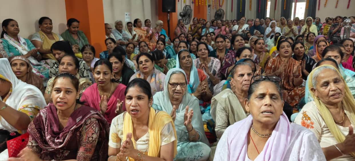 Devotees were overcome with emotion upon hearing the story of the marriage of Shiva and Parvati