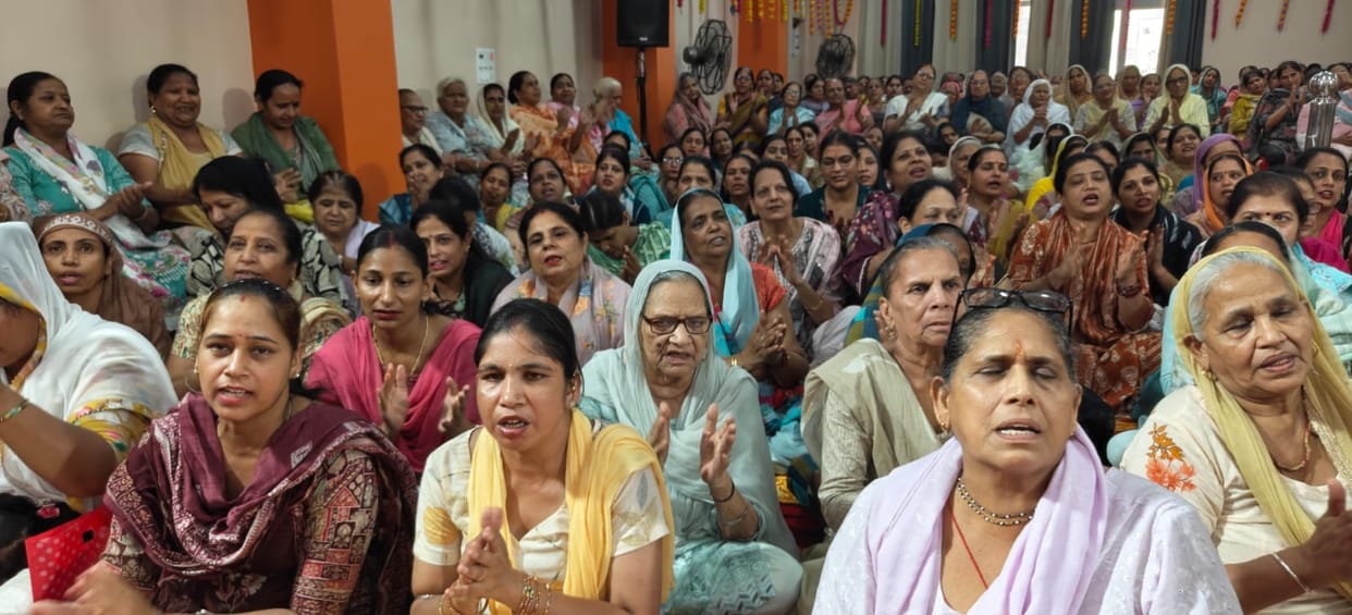 Devotees were overcome with emotion upon hearing the story of the marriage of Shiva and Parvati