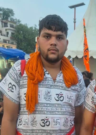 Two Kanwariyas returning with Ganga water from Haridwar died after being hit by a truck