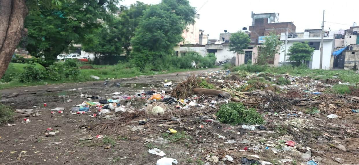 Piles of garbage began to accumulate on the city's streets on the very second day of the strike