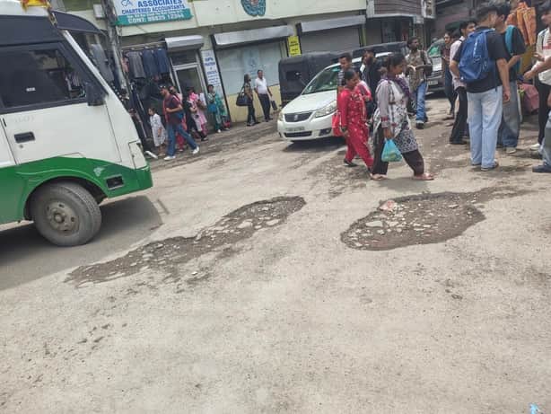 Potholes at the old bus stand and on Mall Road; pedestrians and traders inconvenienced.