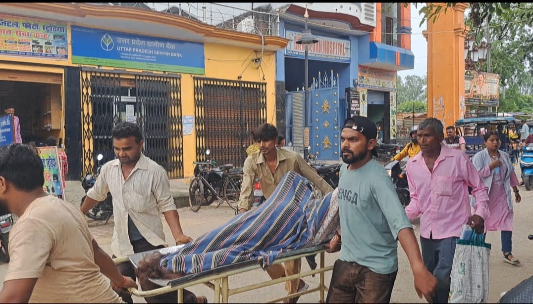 Ambulance stuck in the shackles of rules, family rushed with pregnant woman on stretcher