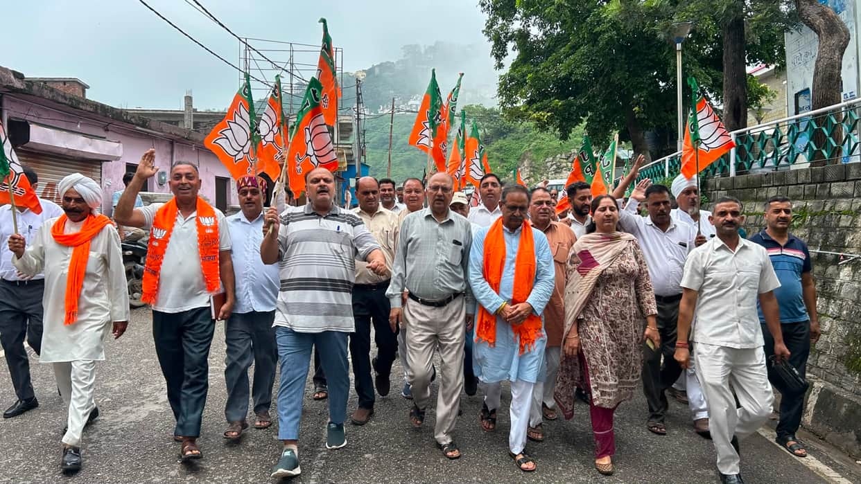 BJP's symbolic protest regarding medical facilities at Shri Naina Devi.