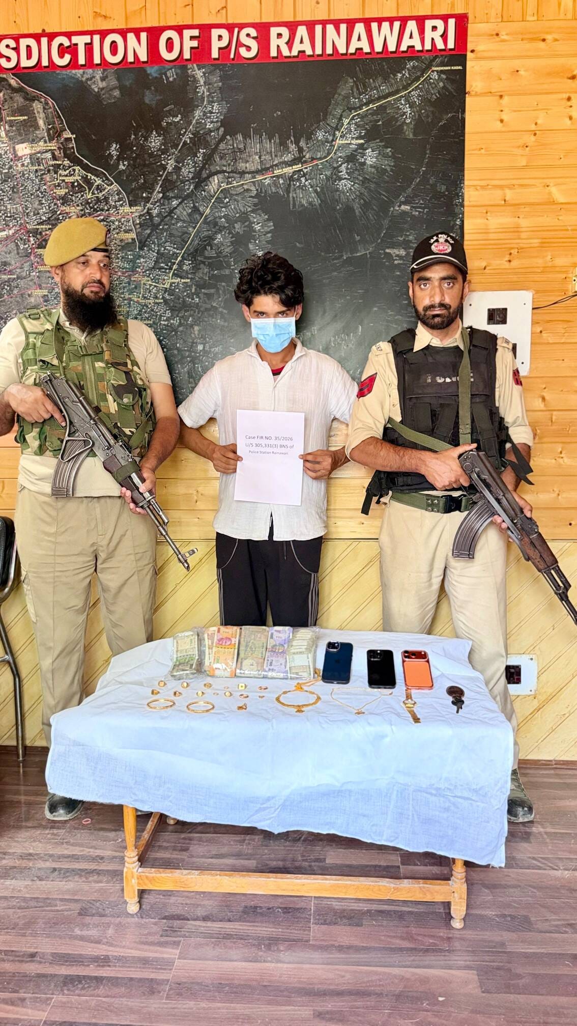 श्रीनगर में पुलिस ने पकड़ा चोरी का आरोपी। स्रोत पुलिस