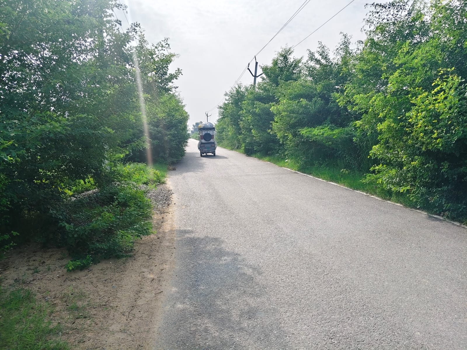 तिल्हापुरमोड़ वाया पुरखास सरायअकिल मार्ग,सरैंया पुल से सेंवथा नहर पटरी सड़क की पटरियों तक झुकी 