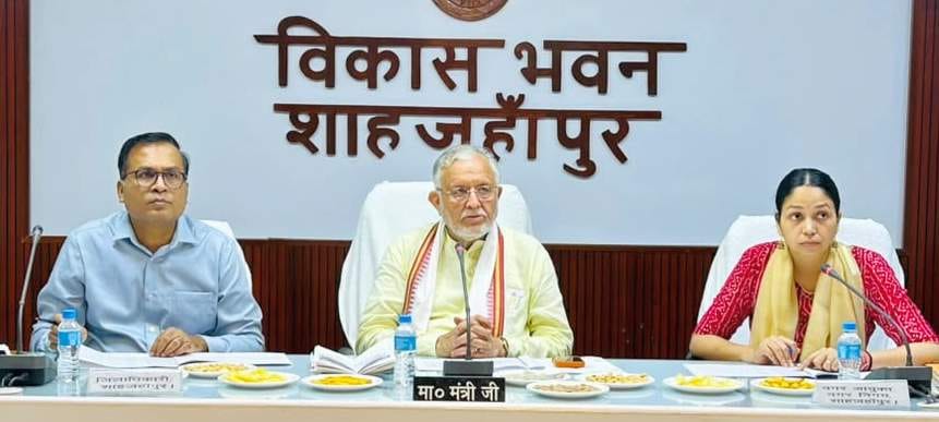 Shahjahanpur News: सड़क निर्माण में देरी पर वित्त मंत्री सख्त