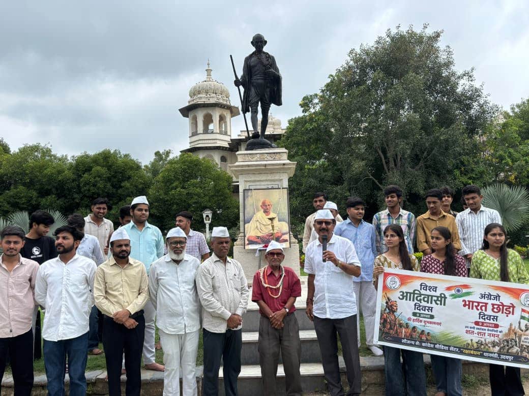 Tributes paid to martyrs on August Kranti Diwas and World Tribal Day; floral tributes offere
