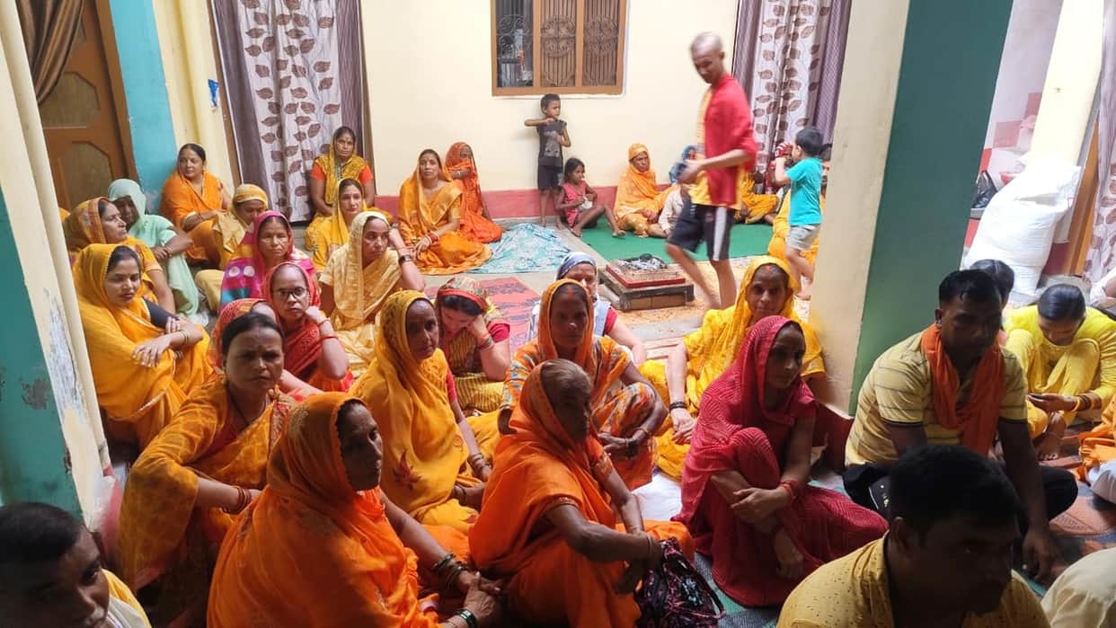 Devotees engaged in the continuous chanting of the Gayatri Mahamantra.