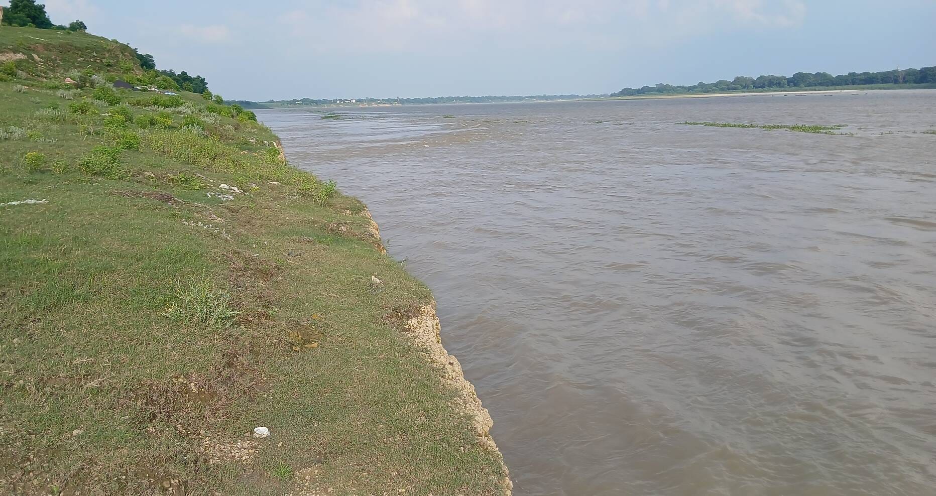 बारीपुर घाट पर बढ़ रहा गंगा का पानी। संवाद