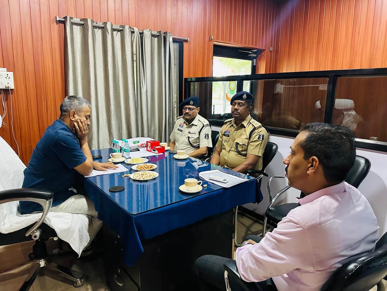 IG crime meeting in Bemetara: From monitoring outsiders to strict instructions on cyber fraud