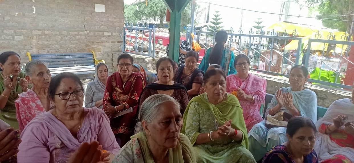 Women performed *bhajan-kirtan* at the Harirai Temple.