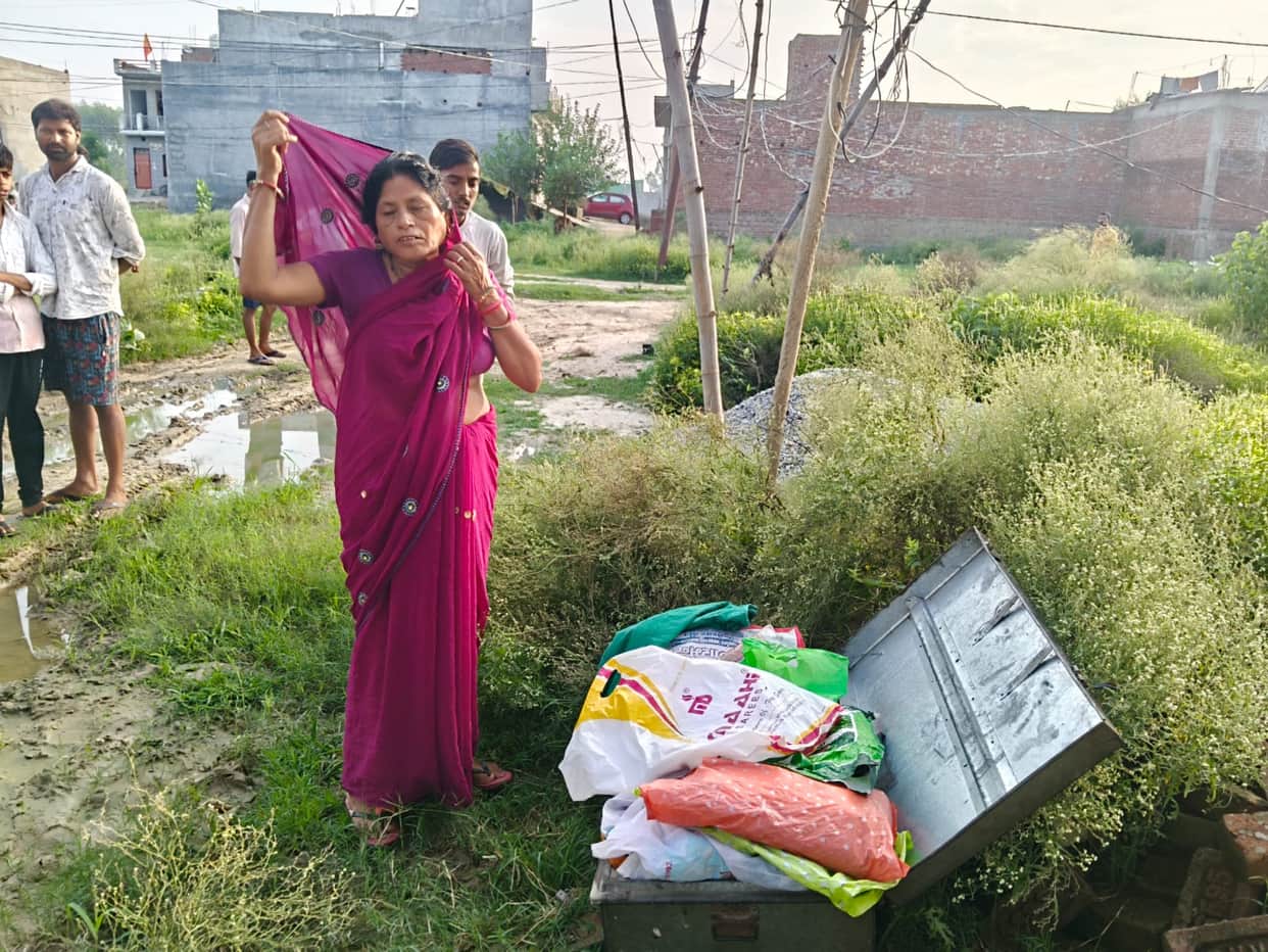 jewellery stolen from five houses in Pohkarpurva
