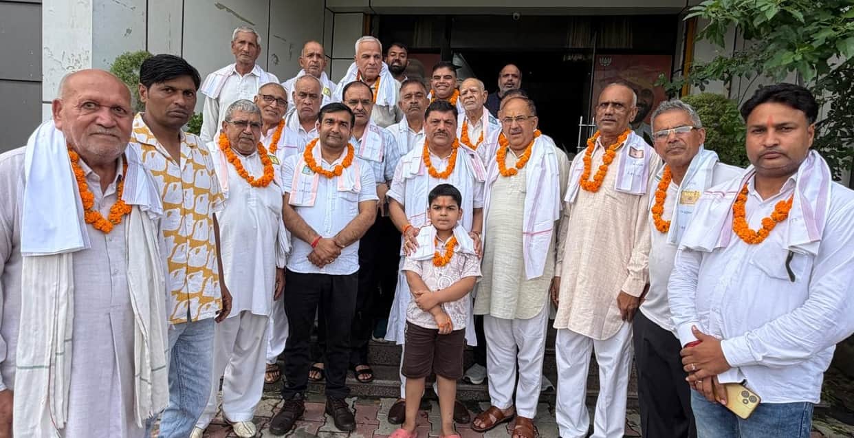 Former MLA honored the executive committee members.