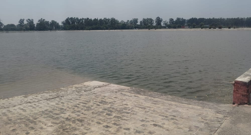 फोटो - जलघर में बना हुआ तालाब, जहां वाटर मीटर लगाया जाना है। संवाद