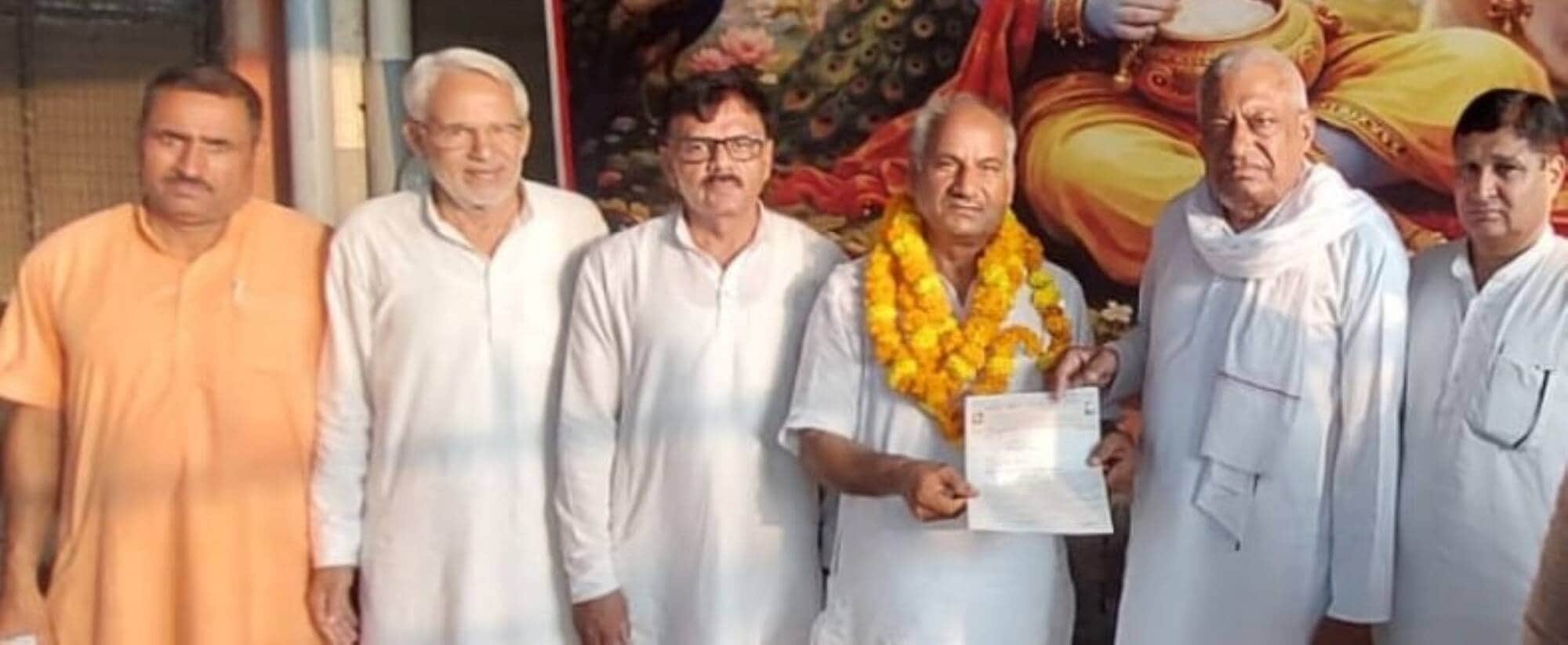 फोटो - पानीपत रोड पर गौशाला में उपस्थित राष्ट्रीय वैदिक परमार्थ ट्रस्ट के पदाधिकारी। स्रोत - प्